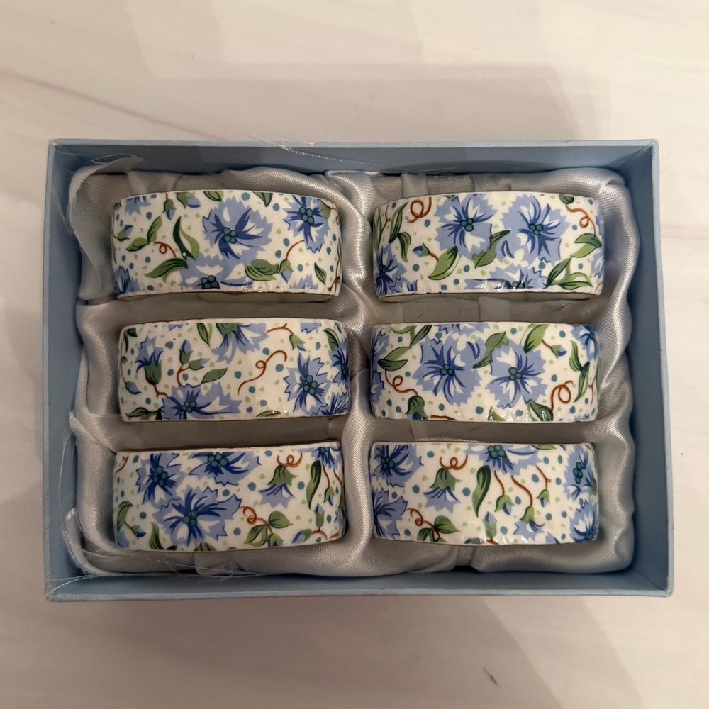 Two’s Company vintage porcelain/ceramic Ainsley blue floral Chintz, NIB!